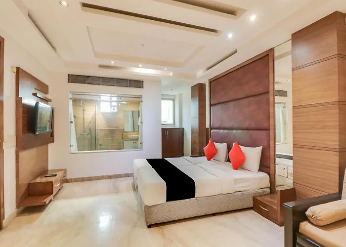 Townhouse 939 Hotel Gagan Inn Near Satyam Inox Patel Nagar