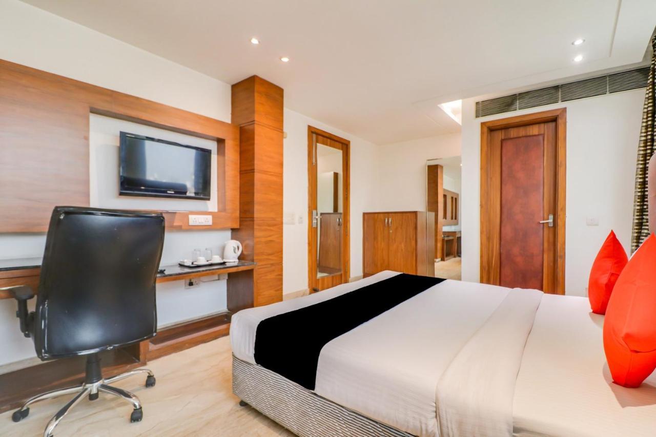 Hotel Townhouse 939 Gagan Near Satyam Inox Patel Nagar