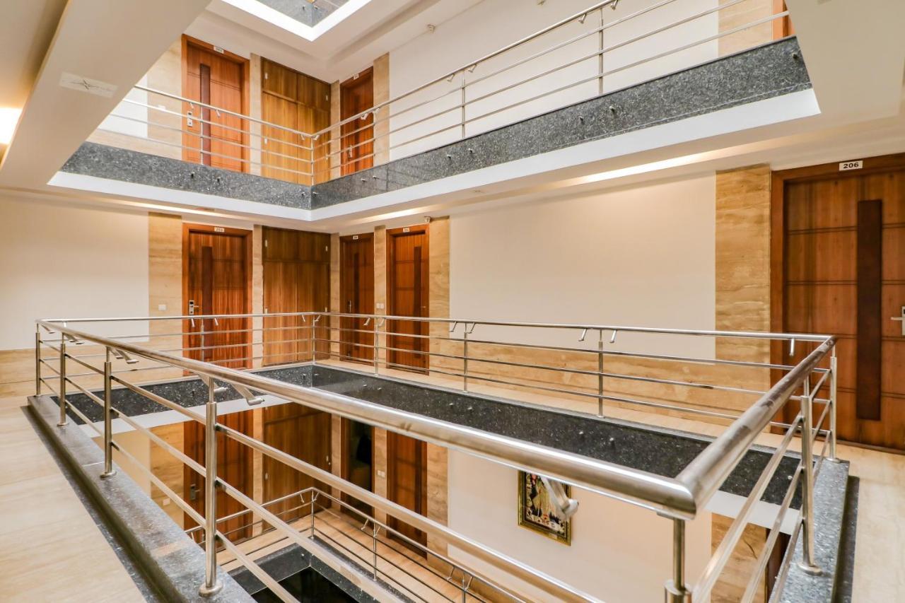 Townhouse 939 Gagan Near Satyam Inox Patel Nagar Hotel New Delhi