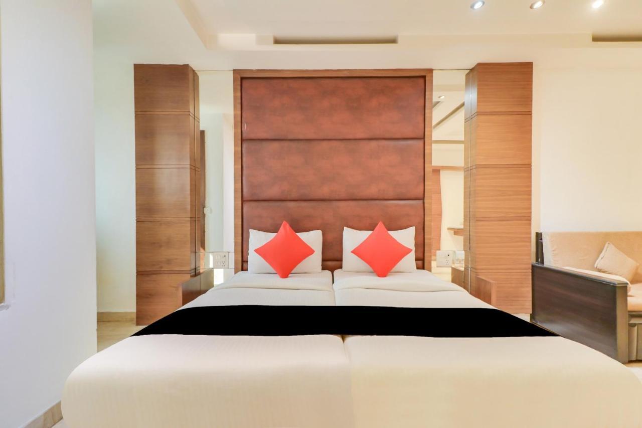 Townhouse 939 Gagan Near Satyam Inox Patel Nagar Hotel
