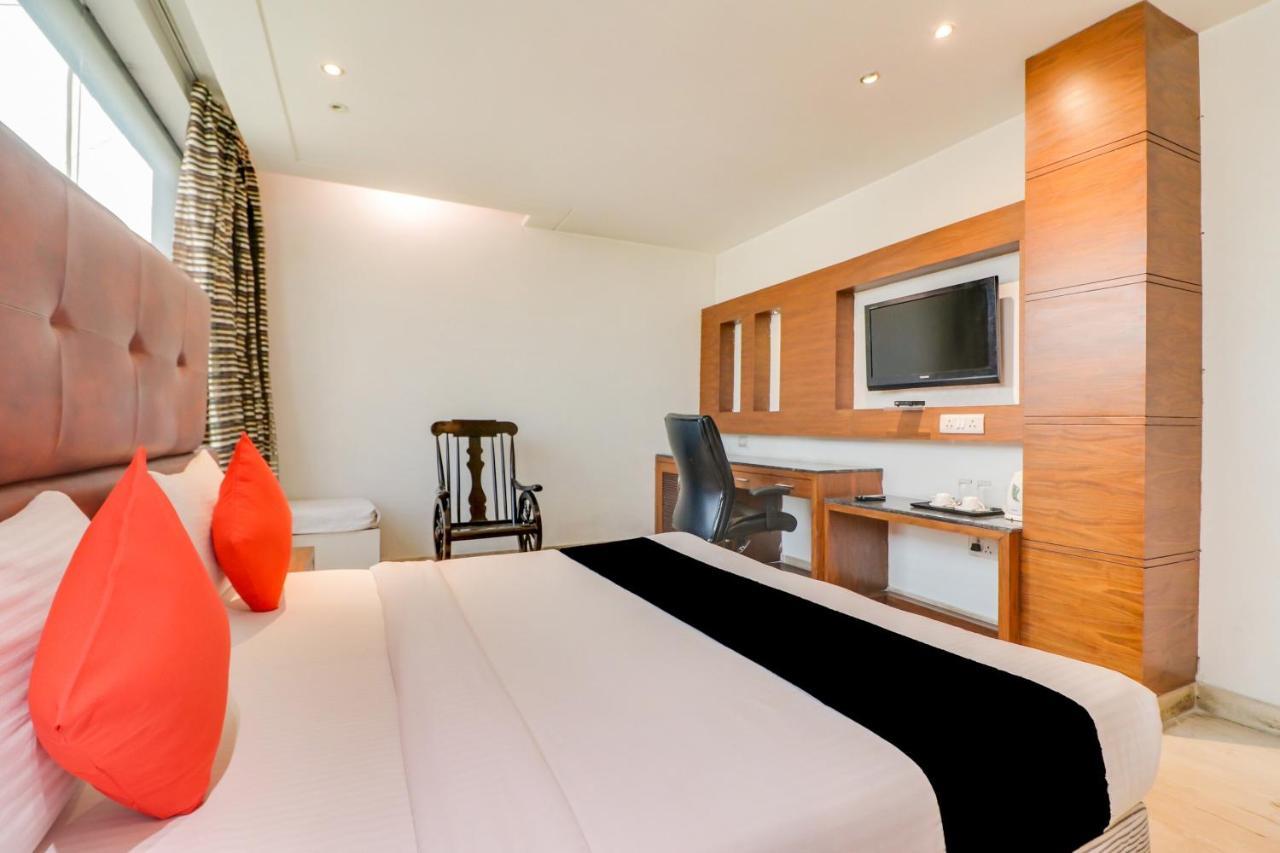 Townhouse 939 Gagan Near Satyam Inox Patel Nagar 3*