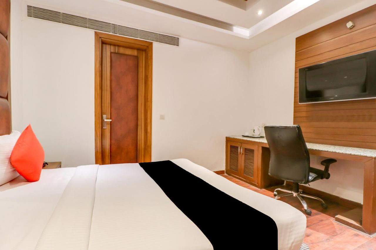 Townhouse 939 Gagan Near Satyam Inox Patel Nagar Hotel 3*